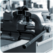 Skrūvspīles un laktas